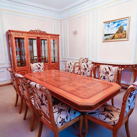 Vip Apartments Dipservice Hall Minsk Esterno foto