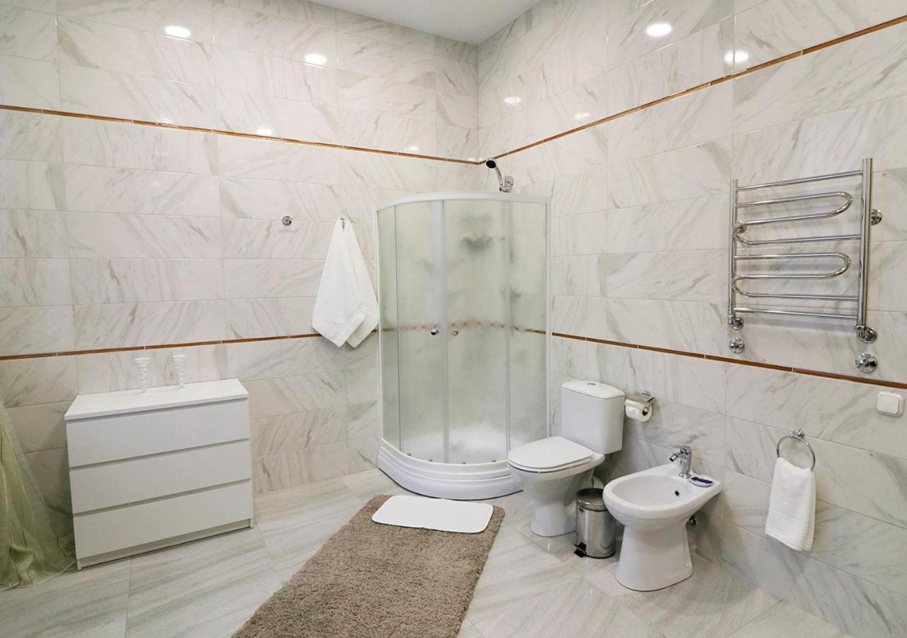 Vip Apartments Dipservice Hall Minsk Esterno foto